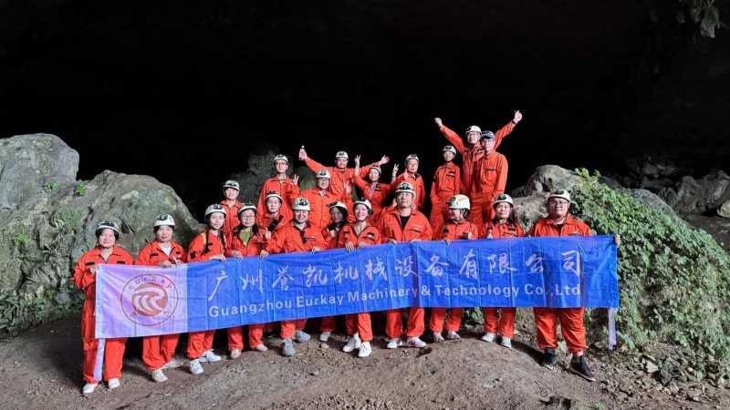 Echoes from the Depths of the Cave: Vzájemné setkání s přírodou a členy týmu